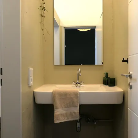 Stilvolle Erdgeschoss-wohnung: Gemuetlich Eingerichtet Mit Eigenem Eingang