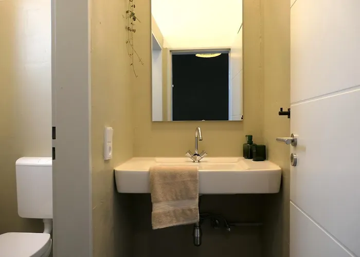 Stilvolle Erdgeschoss-wohnung: Gemuetlich Eingerichtet Mit Eigenem Eingang